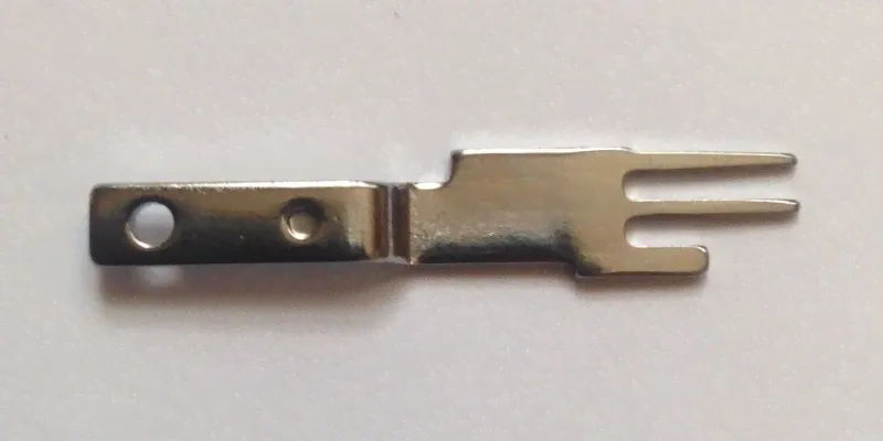 Накладка на игольную пластину Merrylock 001, 005, 013 старого образца-0