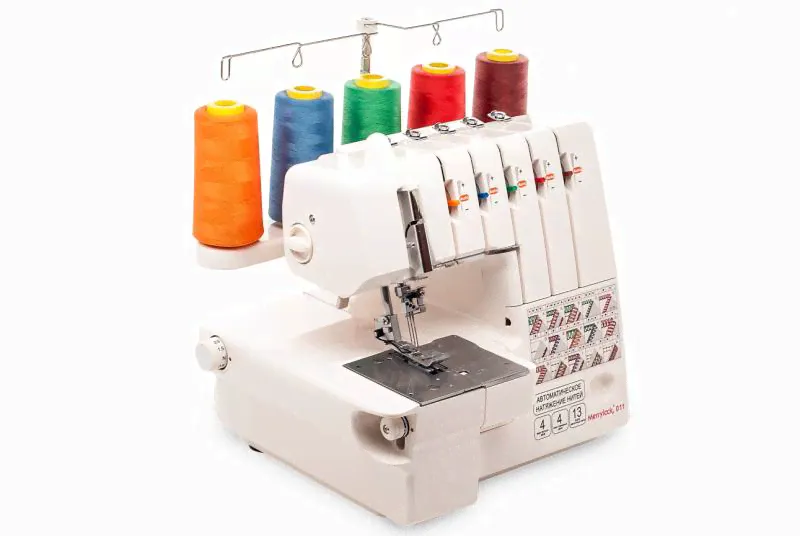 Merrylock Оверлок 011 белый (MERRYLOCK-011) 2х ниточный, 3х ниточный, операций 20-0