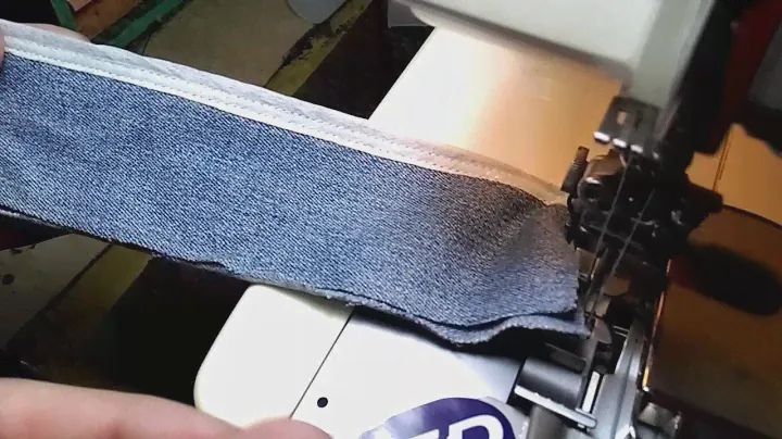 【Merrylock】3000CL示範-三本縫搭配使用四折包邊器 Sewing a Binding with Coverstitch